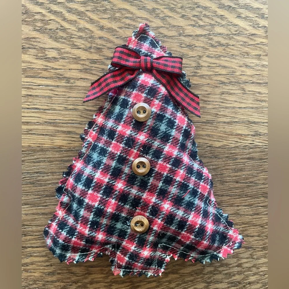 Plaid Christmas Tree and Stocking Ornaments Set/6. New. - Picture 2 of 7